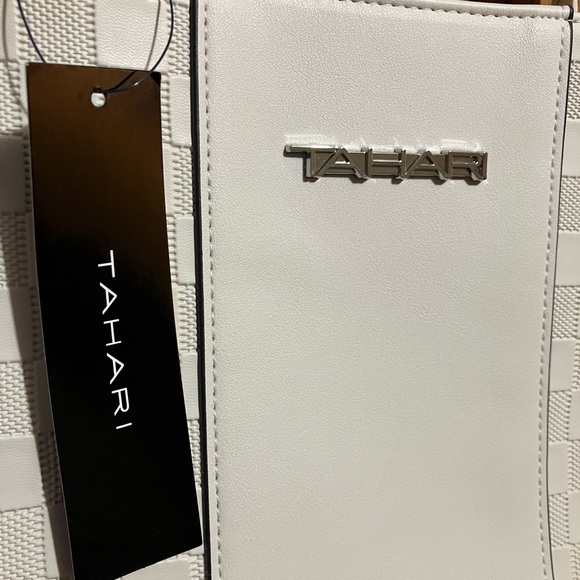 Tahari NWT Shoulder Tote Bag Zipper Faux Leather Brand New Will Accept Offers - Picture 3 of 5